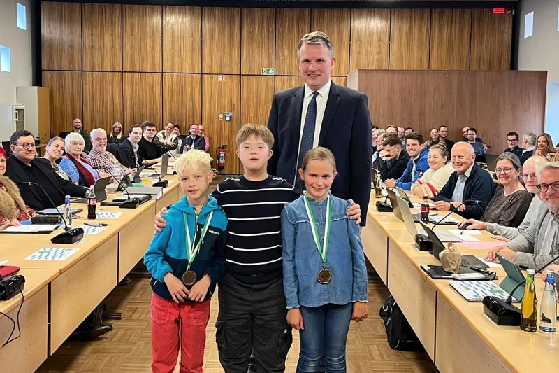 Vincent und Arina verabschieden sich als Kinderbürgermeister